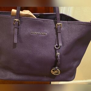 Michael Kors

Michael Kors Jet Set Purple Travel Saffiano Leather Tote Bag